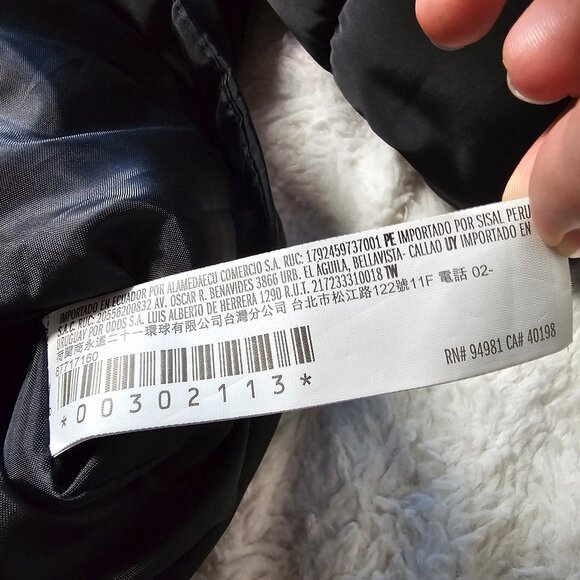 Forever 21 Black Puffer Jacket with Removeable Oversized Pink Faux Fur Hood L - Picture 4 of 7